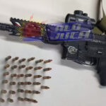 homem é preso com fuzil Colt M4 dentro de carro durante abordagem da PM em Cajazeiras