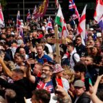 Mais de 100 mil pessoas participam de protesto em Londres convocado por ativista de extrema direita – CartaCapital