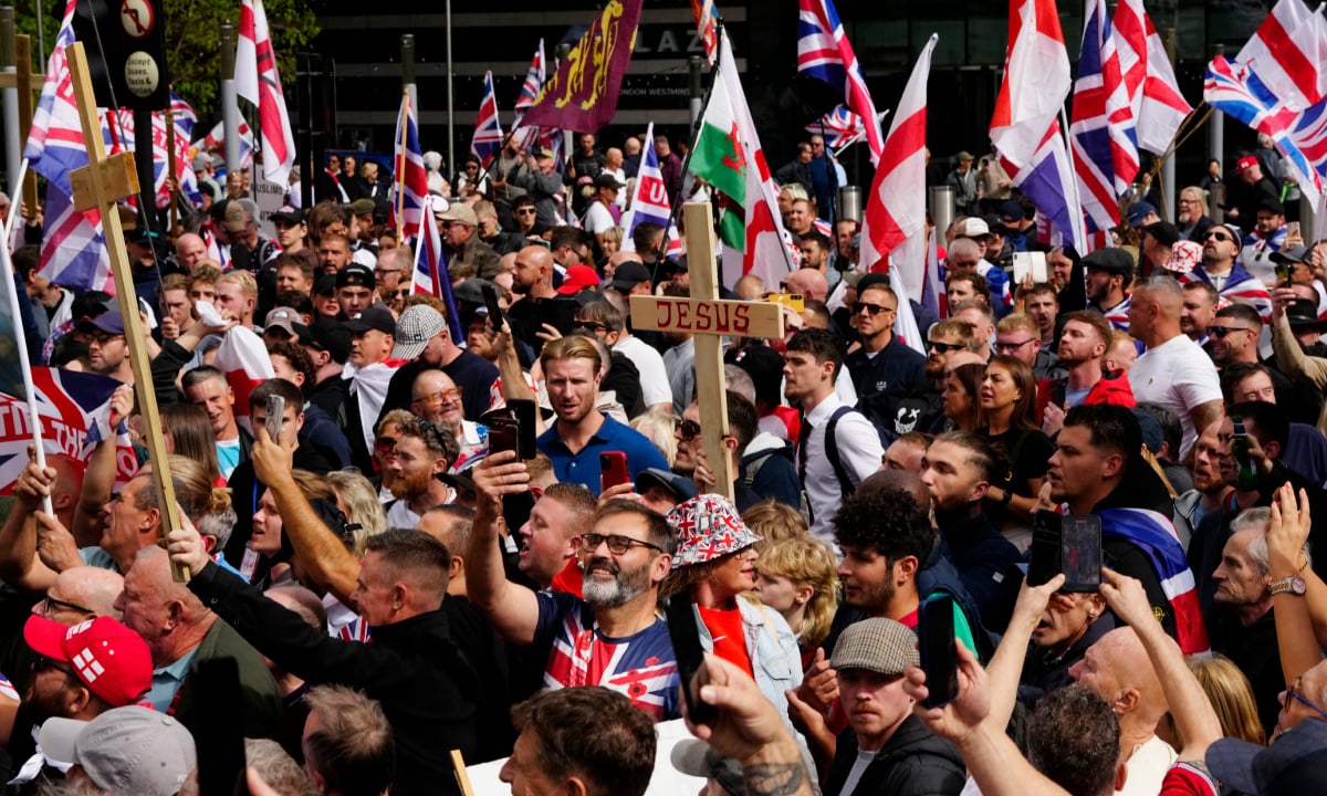 Mais de 100 mil pessoas participam de protesto em Londres convocado por ativista de extrema direita – CartaCapital