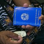 Mais de 740 mil trabalhadores ainda não sacaram o Abono Salarial este ano; saiba como consultar