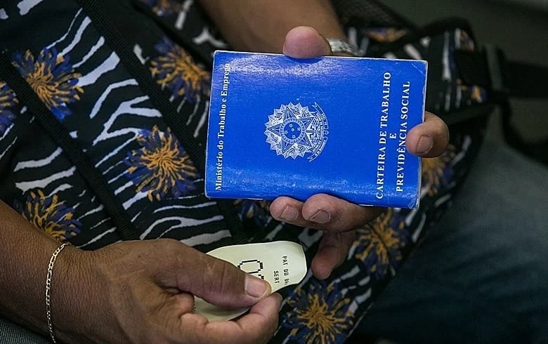 Mais de 740 mil trabalhadores ainda não sacaram o Abono Salarial este ano; saiba como consultar