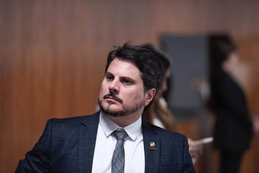 Marcos do Val diz ter orientado Fux em ‘reunião secreta’ a votar a favor de Bolsonaro no STF