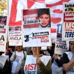 Médicos e universitários protestam contra vetos de Milei à saúde – CartaCapital