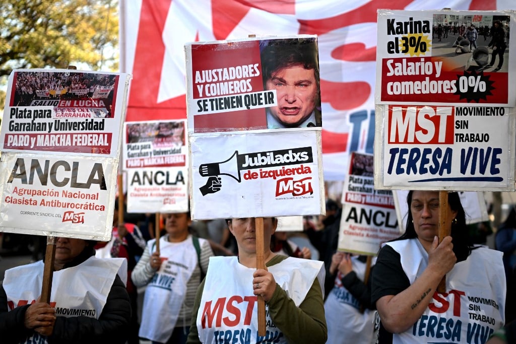 Médicos e universitários protestam contra vetos de Milei à saúde – CartaCapital