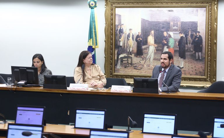 Audiência Pública – Revogação da lei de alienação parental (PL 2812/22). Dep. Laura Carneiro (PSD - RJ) e Representante - Associação de Direito de Família e das Sucessões, Caio Morau