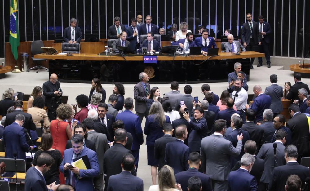 Partidos com ministérios dão 181 votos para acelerar anistia a golpistas – CartaCapital