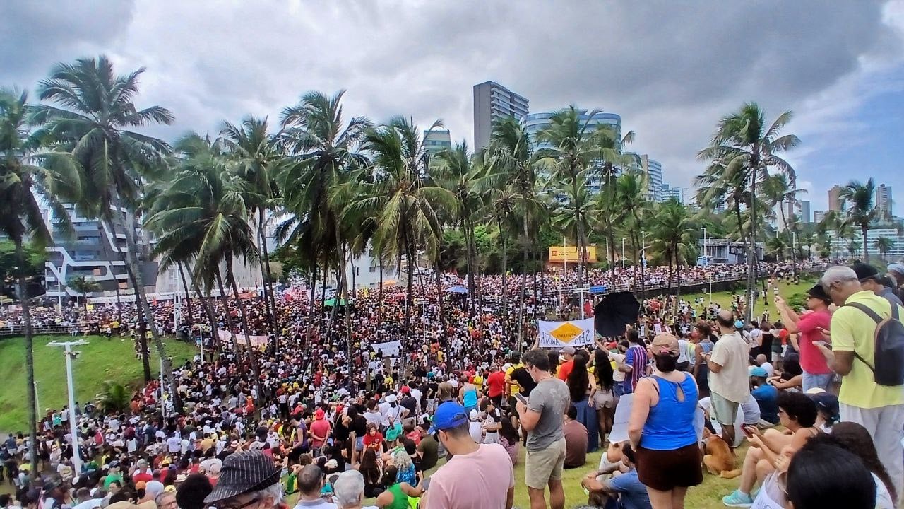 Protesto contra PEC da Blindagem reúne milhares de pessoas em Salvador neste domingo