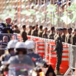 Público acompanha desfile cívico-militar aos gritos de “sem anistia”