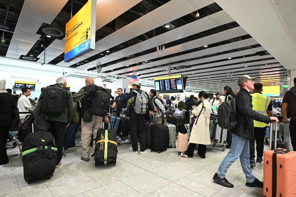 Suspeito de envolvimento no ciberataque a aeroportos europeus é detido no Reino Unido – CartaCapital