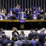 Câmara aprova isenção de IR até R$ 5.000 e imposto mínimo para alta renda, em votação unânime