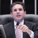 Câmara aprova isenção do IR e taxação de alta renda