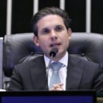 Câmara aprova urgência para projeto que proíbe cobrança de bagagem de mão em voos; acompanhe – Notícias