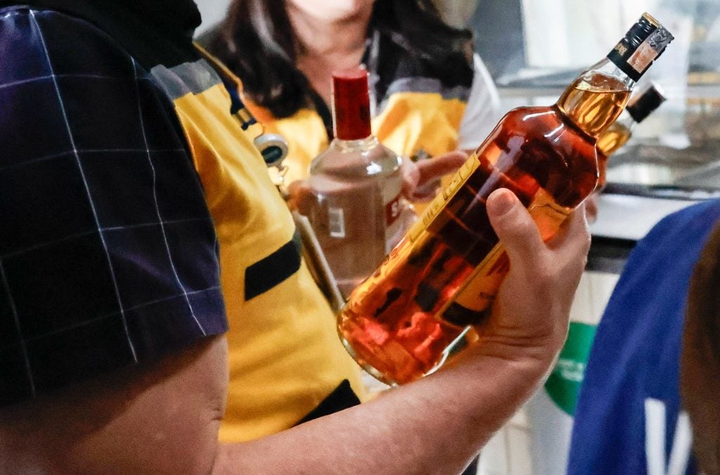 Câmara aprova urgência para projeto que torna falsificação de bebidas crime hediondo – CartaCapital
