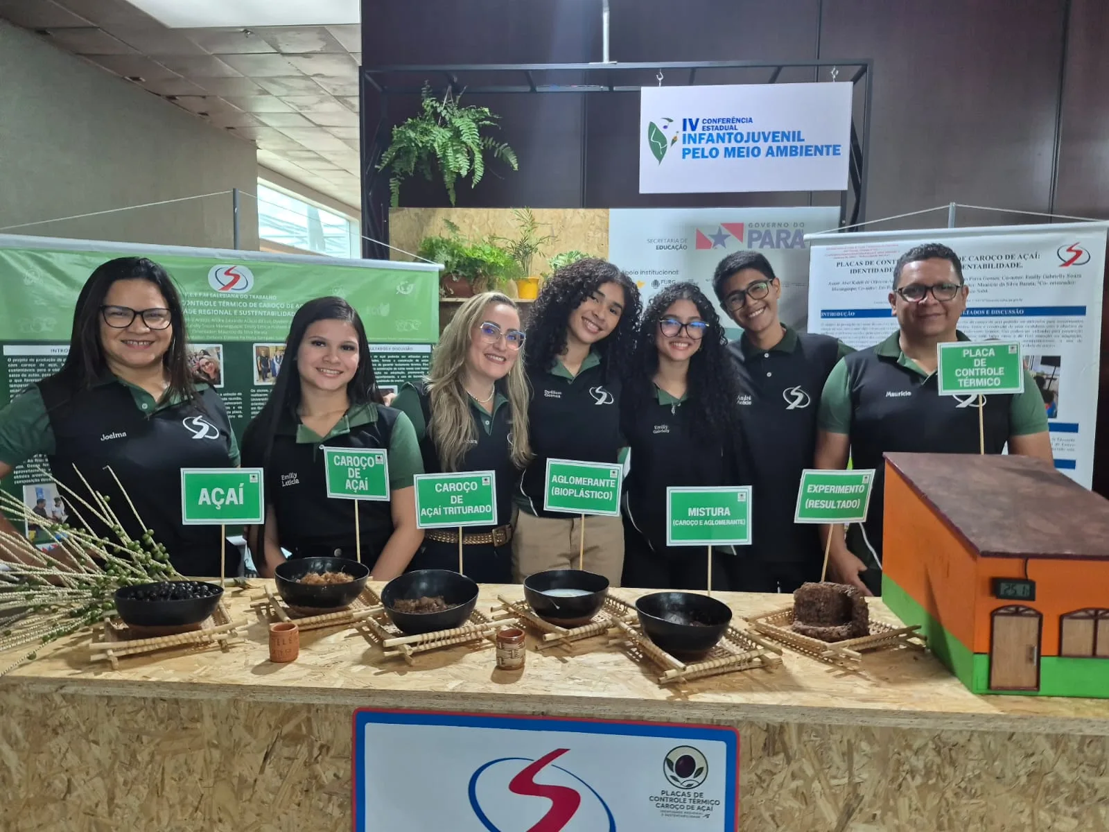 De resíduo a solução: caroço de açaí vira placa térmica em projeto de escola em Belém