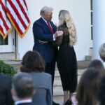 Em cerimônia póstuma, Trump condecora Charlie Kirk como ‘mártir’ – CartaCapital