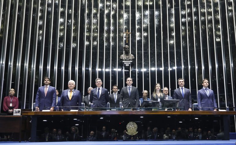 mesa da sessão solene