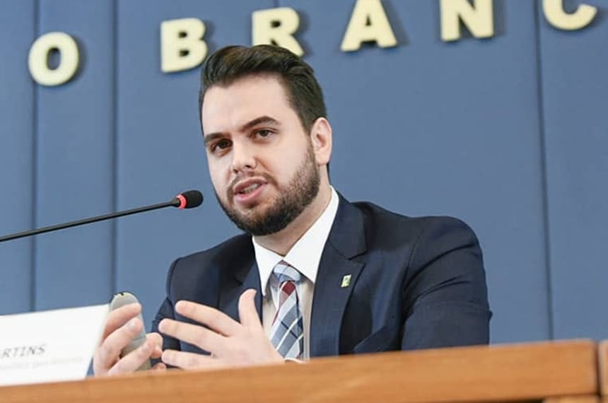 Moraes dá 5 dias para PGR se manifestar sobre investigação de viagem de Filipe Martins aos EUA – CartaCapital