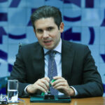 Motta chama de abuso cobrança de mala de mão