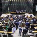 Oposição comemora derrota do governo na Câmara