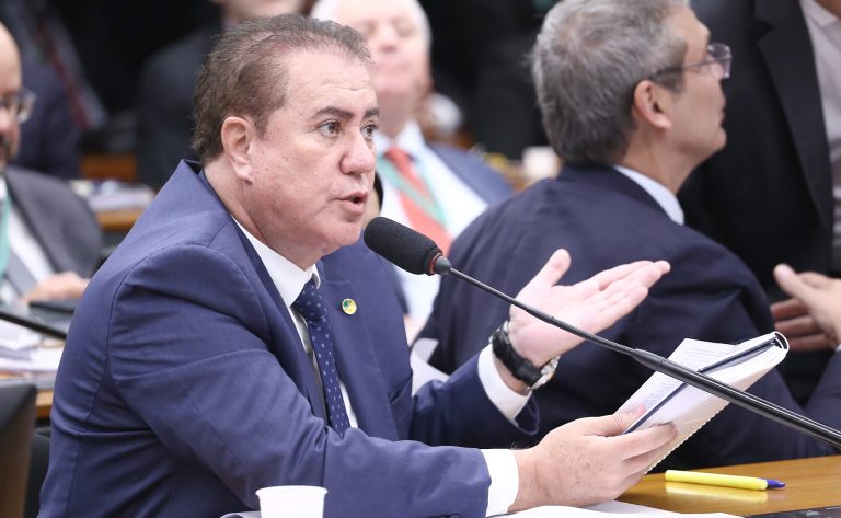 Deputado Jonas Donizette (PSB-SP) fala em comissão da Câmara dos Deputados