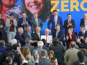 Ampliação da isenção de Imposto de Renda vira lei, e autoridades destacam justiça tributária - Notícias