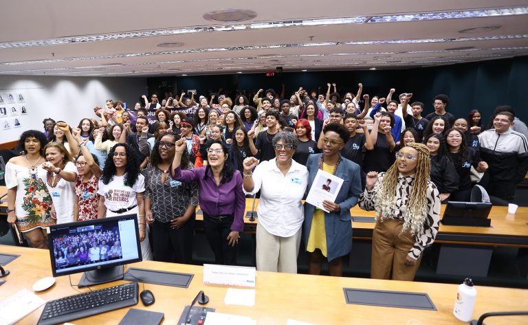 Às vésperas da Marcha das Mulheres Negras, especialistas apontam disparidades no mercado de trabalho – Notícias