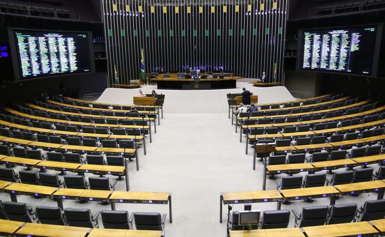 Sessão para a votação de propostas legislativas.