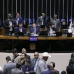 Câmara apoia fim de supersalários, mas rejeita reformas fiscais, indica levantamento