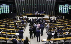 Discussão e votação de propostas legislativas.