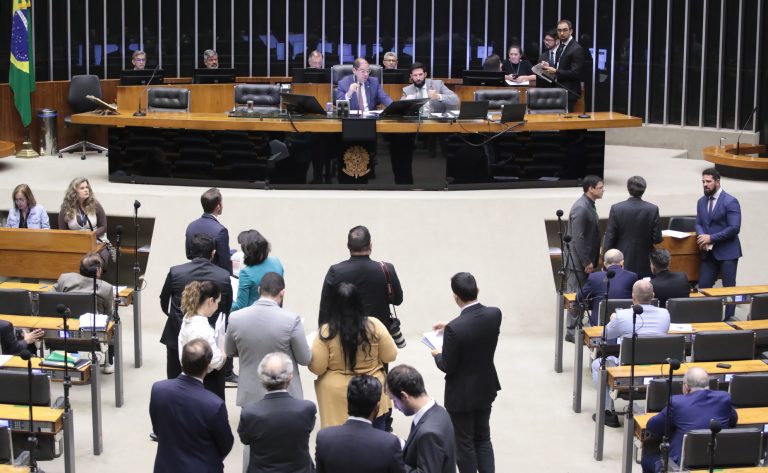 Deputados analisam projeto que possibilita gastos de até R$ 3 bi em defesa nacional; acompanhe – Notícias