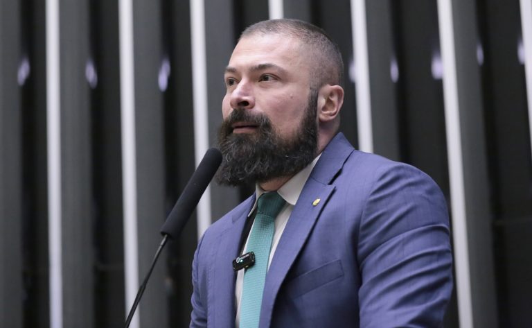Deputado Delegado Paulo Bilynskyj (PL-SP) no Plenário da Câmara dos Deputados