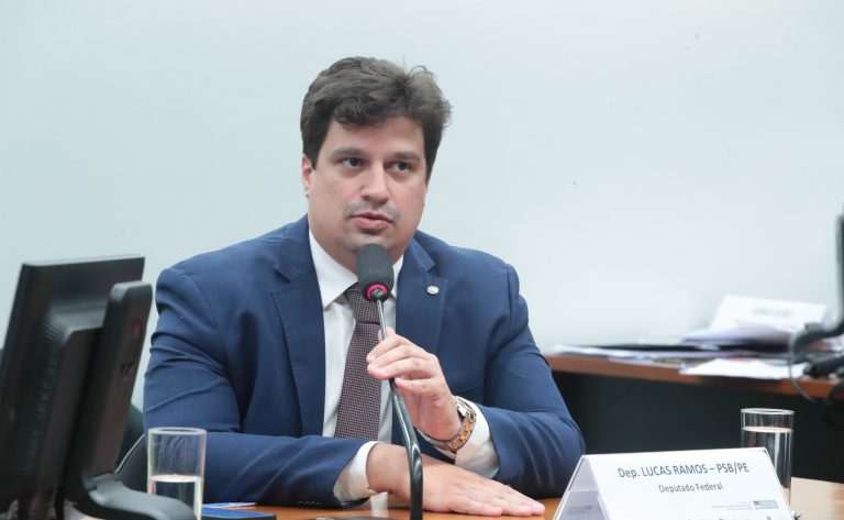 Deputado Lucas Ramos (PSB-PE) fala em comissão da Câmara dos Deputados