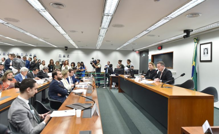 Conselho de Ética analisa 13 processos contra deputados – Notícias