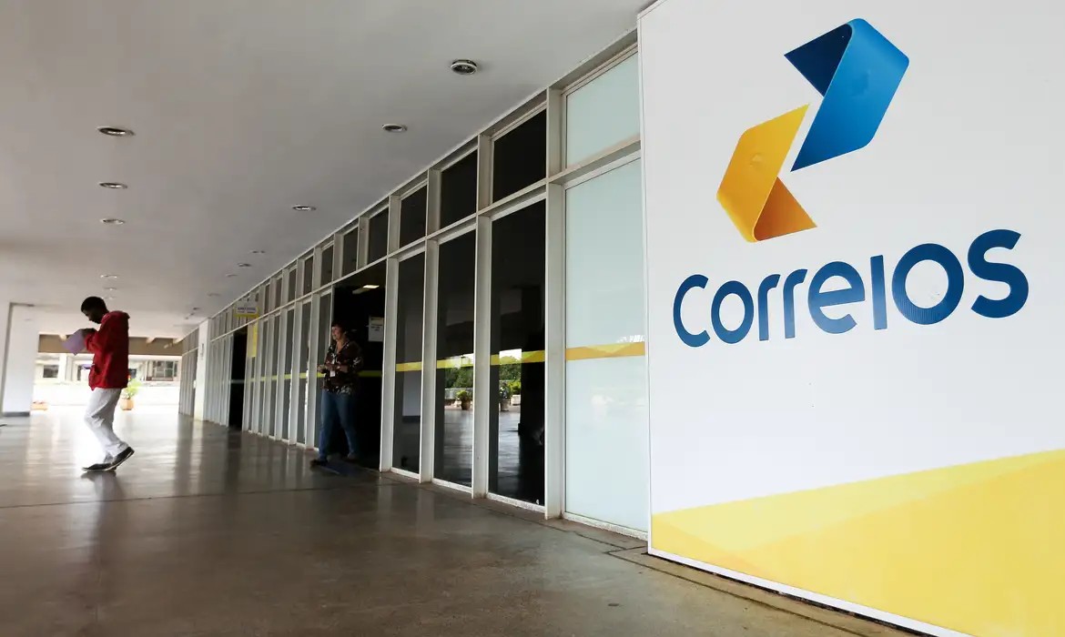 Correios projetam 10 mil demissões voluntárias para suprir rombo