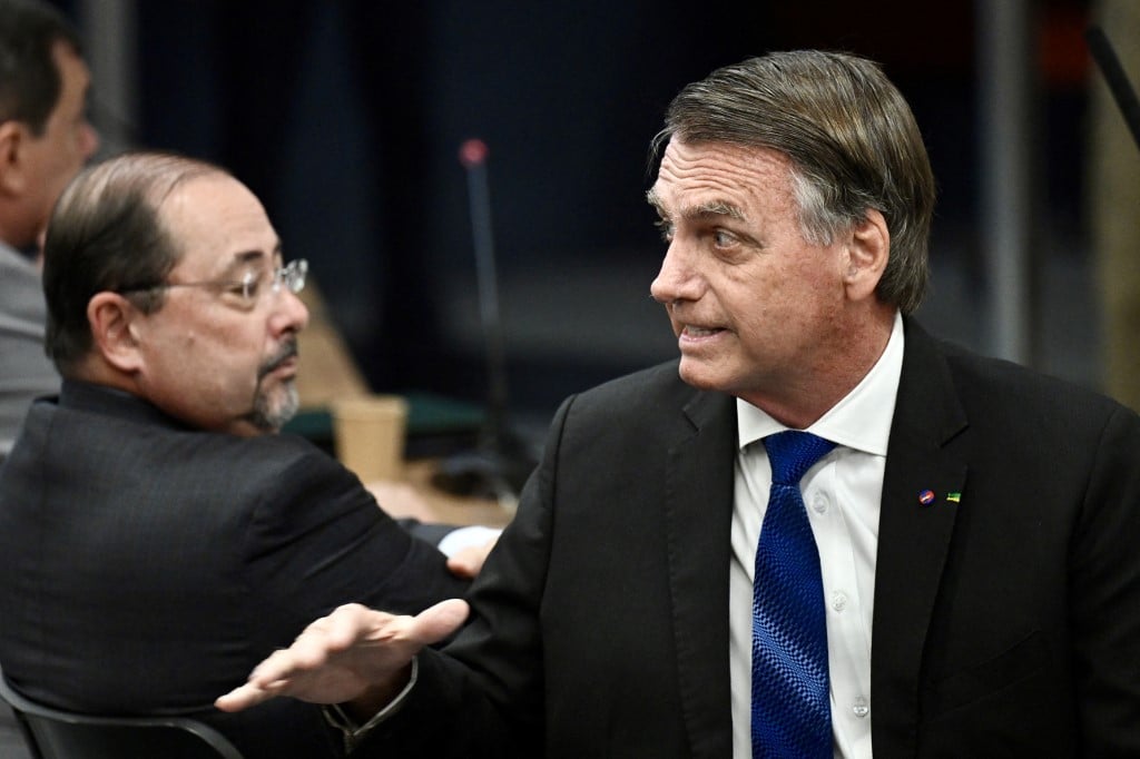 Defesa de Bolsonaro nega risco de fuga e pede prisão domiciliar – CartaCapital