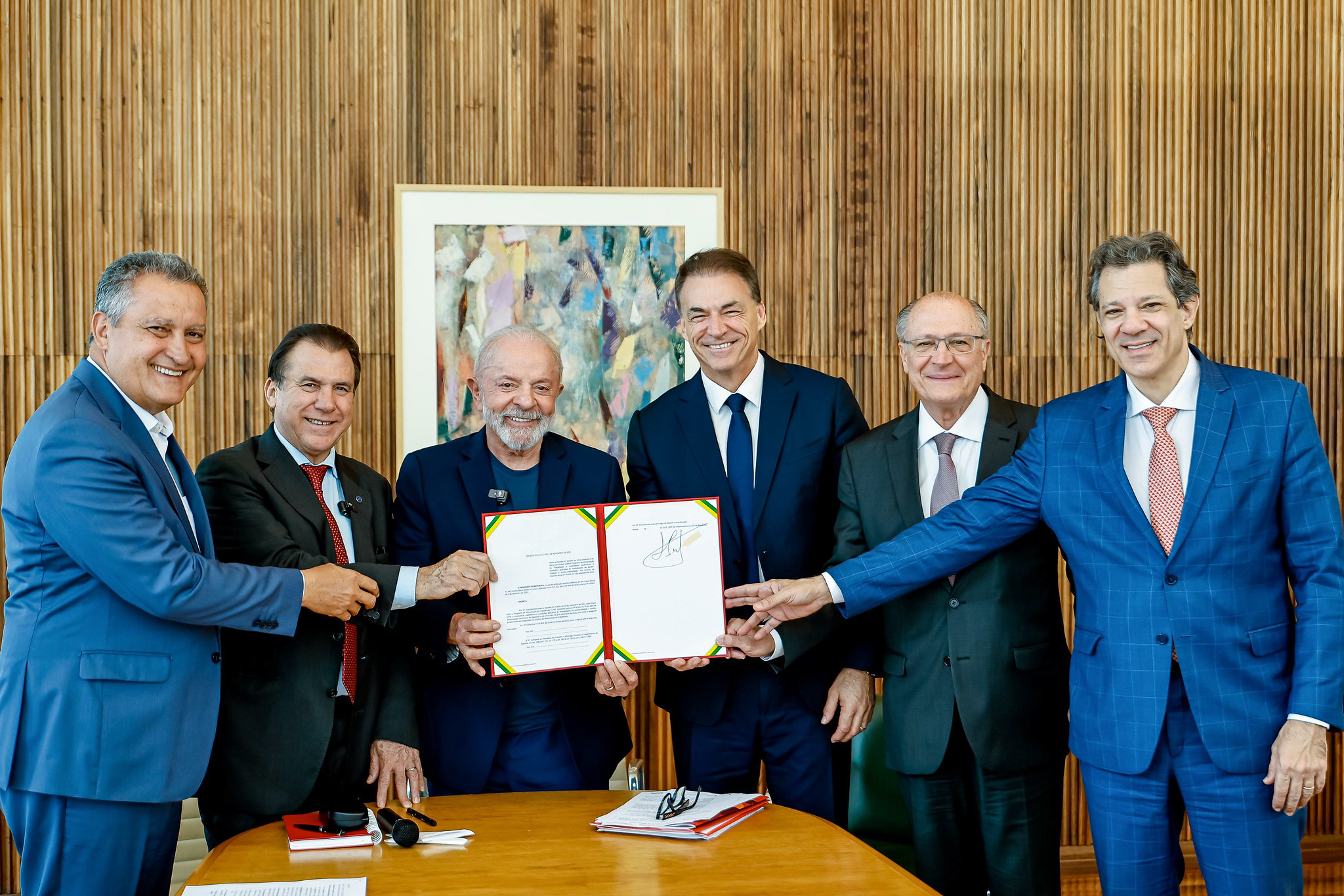 Lula assina decreto que muda regras para vale-refeição