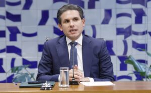 Motta preside a reunião de líderes