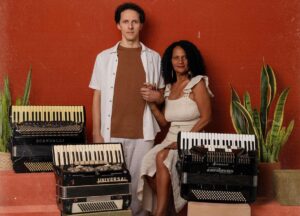 Sanfoneiro Pablo Moura celebra em seu trabalho o 'power trio' brasileiro – CartaCapital