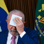 Trump retira tarifa de 10%; Brasil segue com taxa adicional de 40%