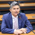 Comissão aprova permissão para trabalhador descontar valor do aluguel direto no salário – Notícias