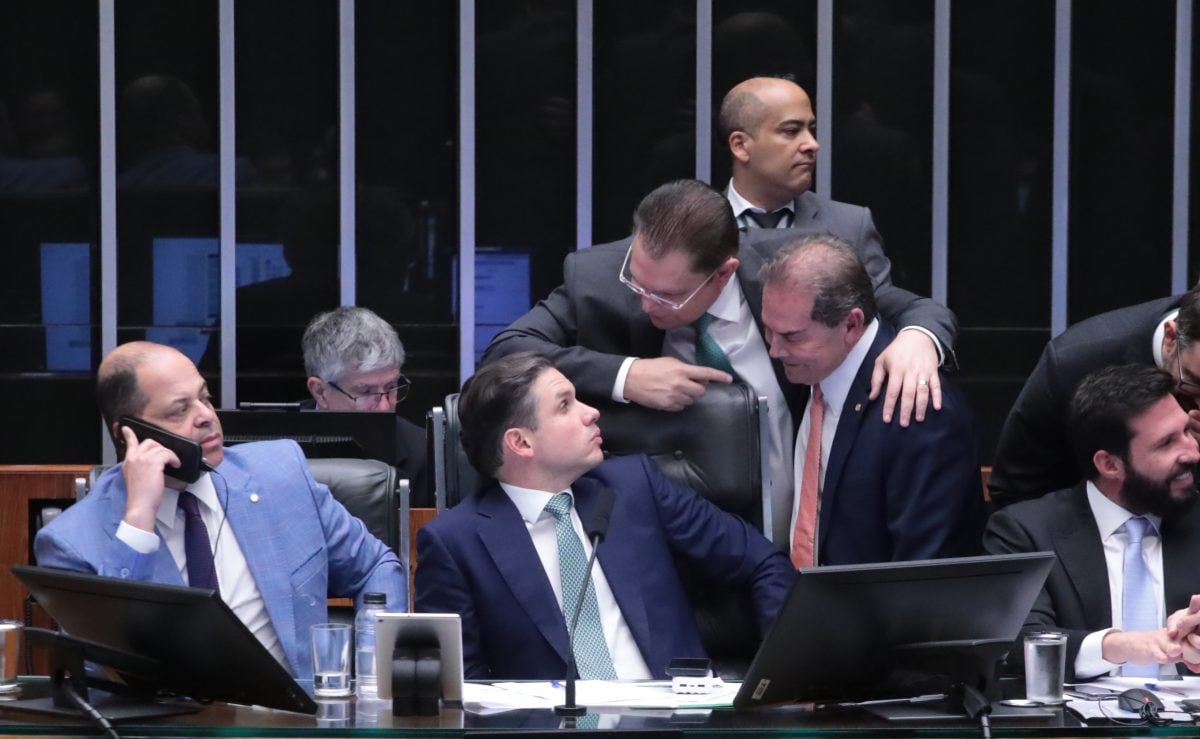 Como votou cada deputado no projeto que reduz a pena de Bolsonaro – CartaCapital