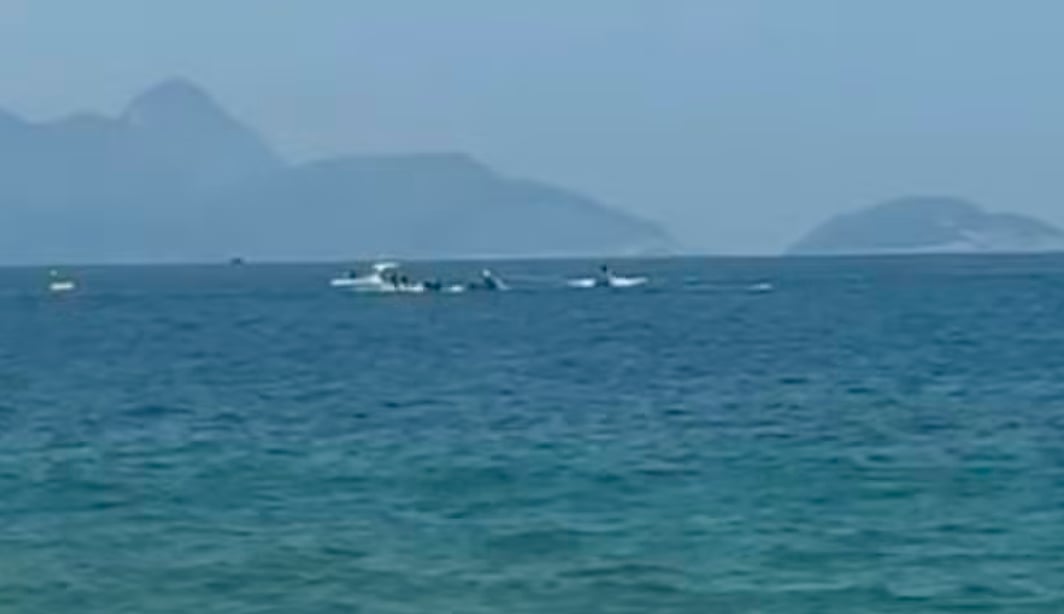 Corpo de piloto do avião que caiu em Copacabana é resgatado – CartaCapital
