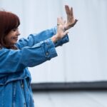 Cristina Kirchner permanece hospitalizada após complicação pós-operatória