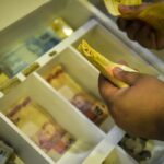 Famílias contraem mais crédito e endividamento sobe, aponta BC