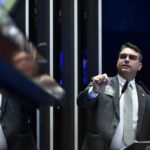 Flávio Bolsonaro diz que recebeu de Jair a ‘missão’ e oficializa pré-candidatura à Presidência em 2026 – CartaCapital