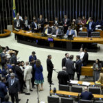 Governo dribla arcabouço fiscal com manobras no Orçamento