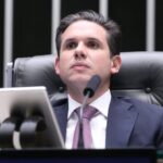 Hugo Motta comemora aprovação de projeto que reduz benefícios fiscais – Notícias