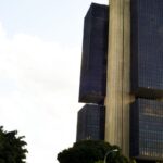 Juros do crédito pessoal e cartão rotativo avançam para as famílias