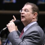 Líder do PL chama Moraes de ‘ditador psicopata’ por decisão sobre Zambelli e promete reação – CartaCapital