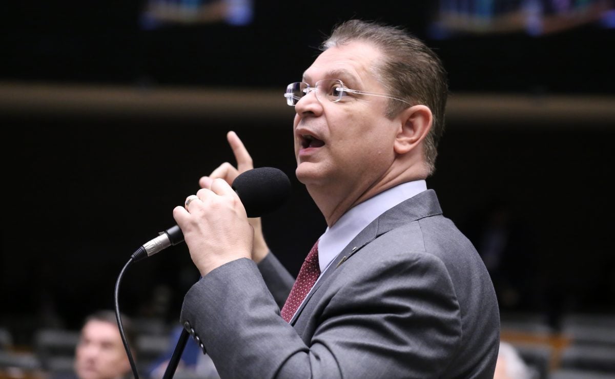 Líder do PL chama Moraes de 'ditador psicopata' por decisão sobre Zambelli e promete reação – CartaCapital